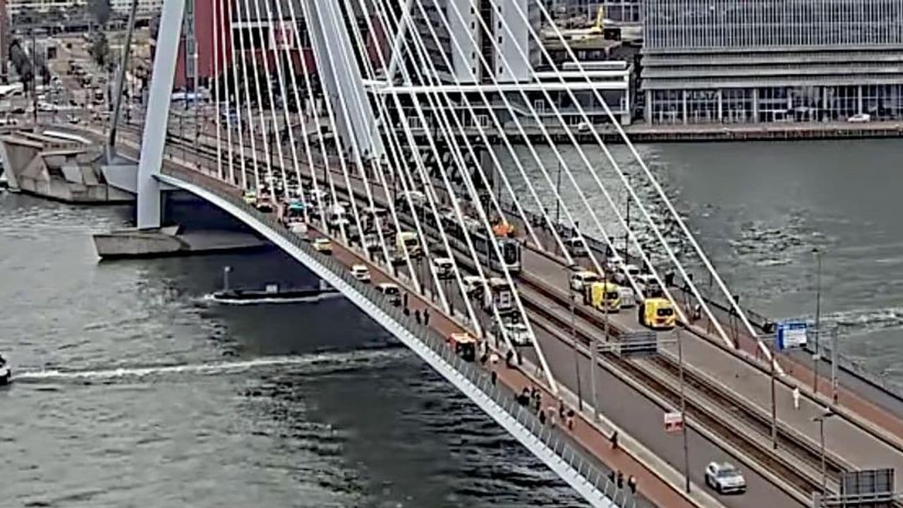 Puente Erasmus en Rotterdam donde dos tranvías colisionaron el 22/07/26