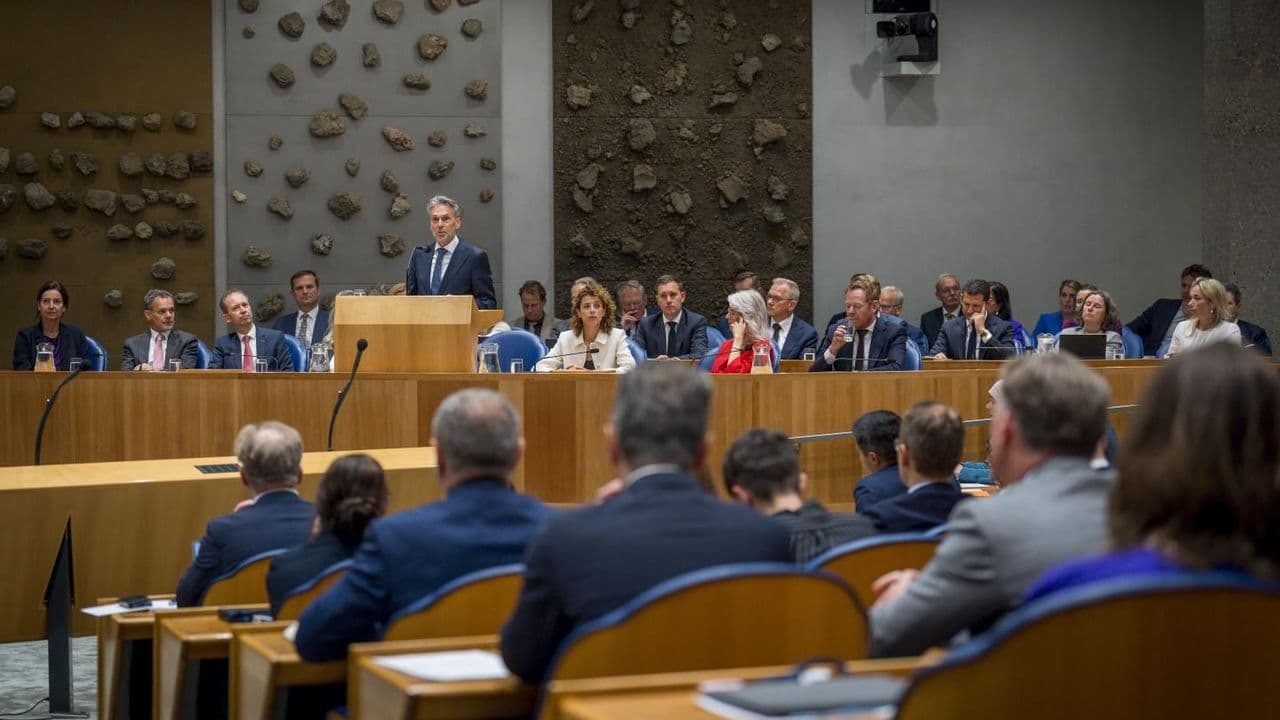 Dick Schoof y ministros en debate en laTweede Kamer