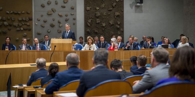 Gobierno neerlandés sobrevive a tensiones internas tras dimisión en el gabinete