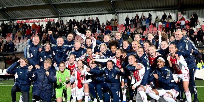 El equipo femenino del Ajax hace historia al conseguir un puesto en La Liga (Champions League)