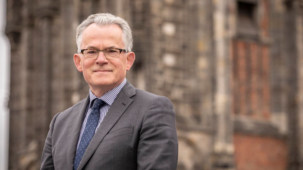 Alcalde de Groningen dimite, agotado por la crisis de asilo y gas