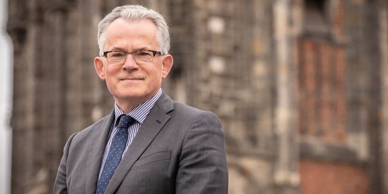 Alcalde de Groningen dimite, agotado por la crisis de asilo y gas