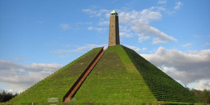 La Pirámide de Austerlitz: un monumento egipcio en Países Bajos