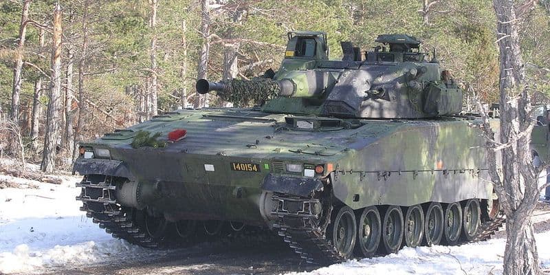 Vehículos blindados de combate CV90 serán construidos para Ucrania por los Países Bajos