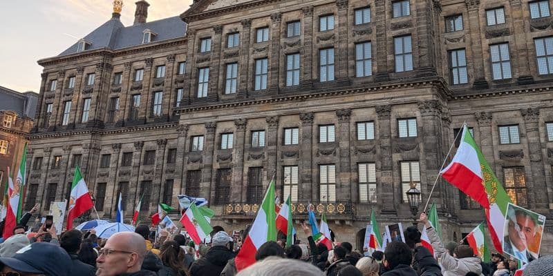 Neerlandeses atrapados en oriente medio y celebraciones tras la muerte de Khamenei