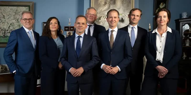 Dimisión en bloque del NSC tras renuncia del ministro Veldkamp