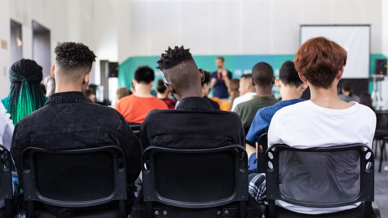 Adolescentes en la escuela