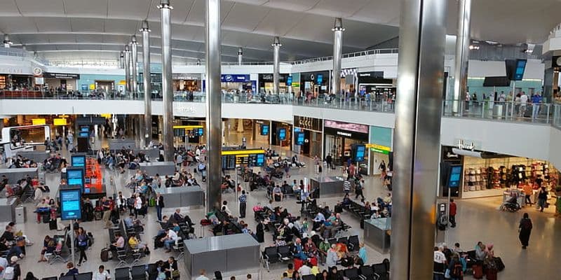 Schiphol y Heathrow reanudan vuelos tras apagón por incendio