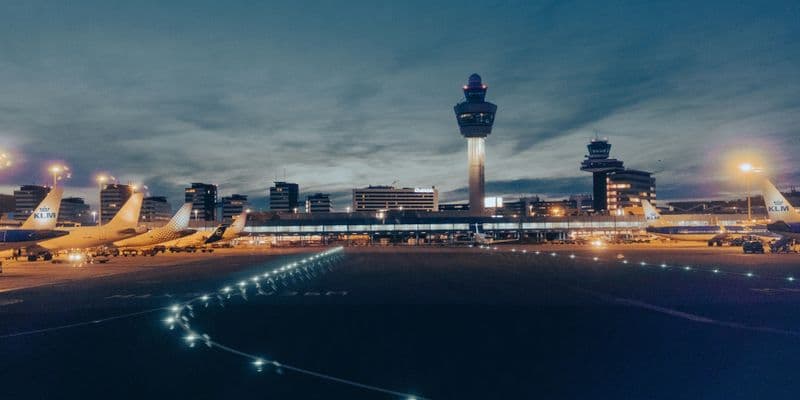 Aeropuerto de Schiphol de noche