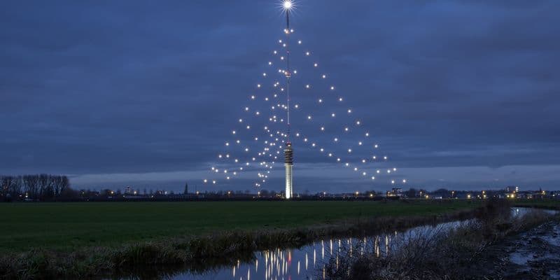 El árbol de Navidad más alto del mundo ilumina IJsselstein por 26ª vez