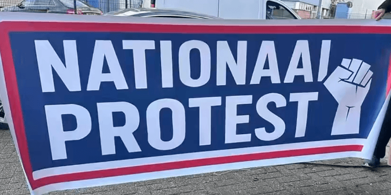 Bandera de la protesta nacional antiinmigración en La Haya