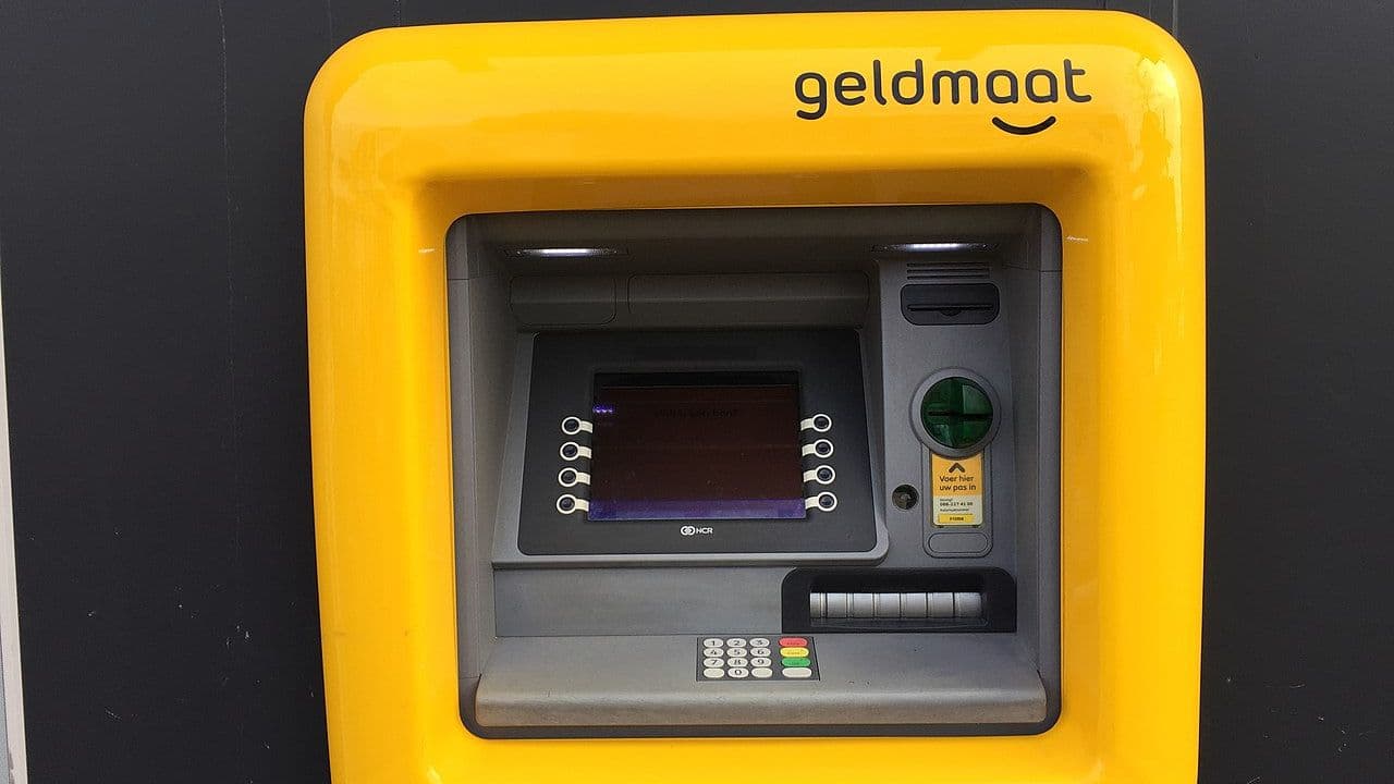 Cajero Geeldmaat - Foto de Vysotsky en Wikimedia Commons