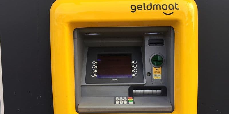 Bancos pequeños en Holanda critican ley que exige mantener efectivo