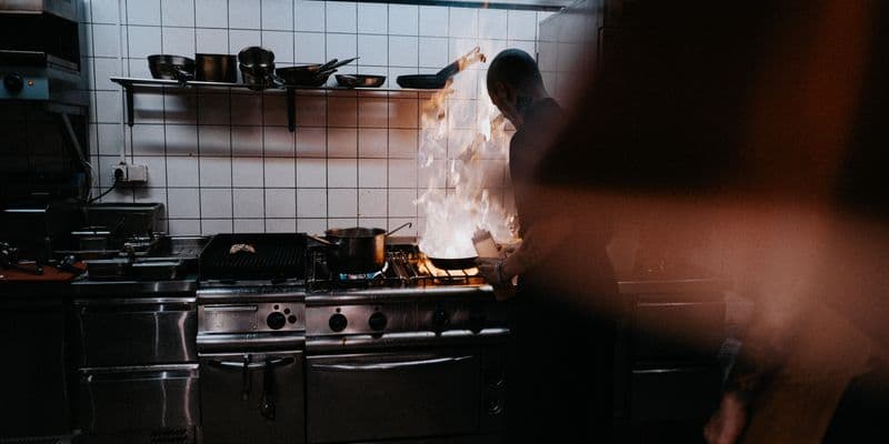 Accidente trágico: Chef de estrella michelín atropella a becario