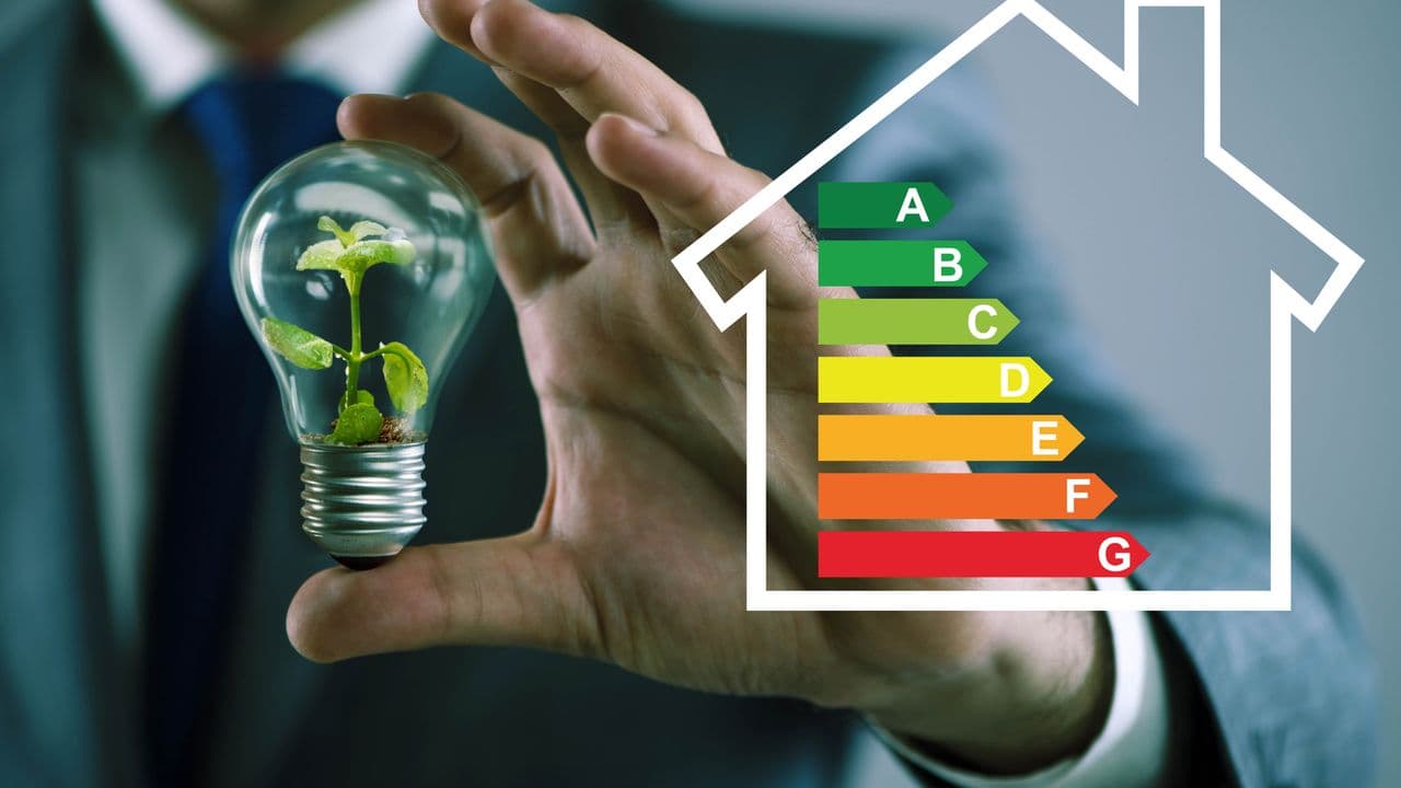 Concepto de eficiencia energética en un hogar