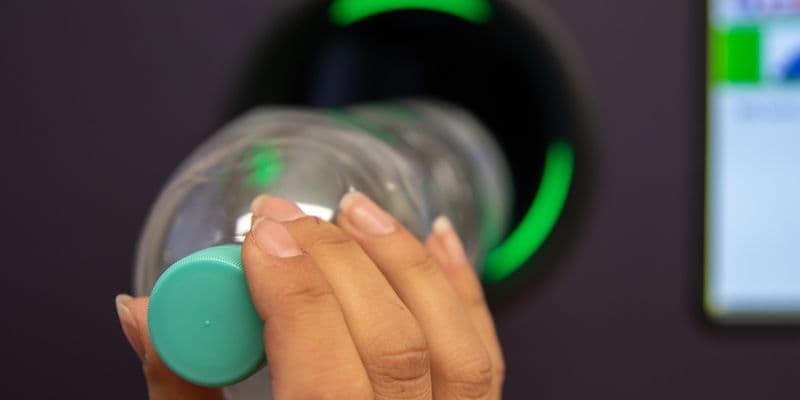 Devolución de una botella de plástico