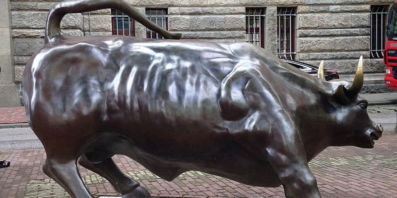 AEX cae tras anuncio de Trump con aranceles del 50% a Europa