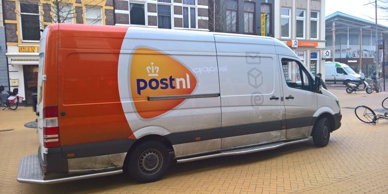 Furgoneta de reparto de PostNL