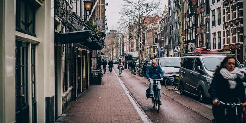 Gente en bicicleta en Países Bajos