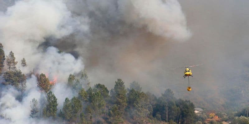 Helicóptero con agua para los incendios en España