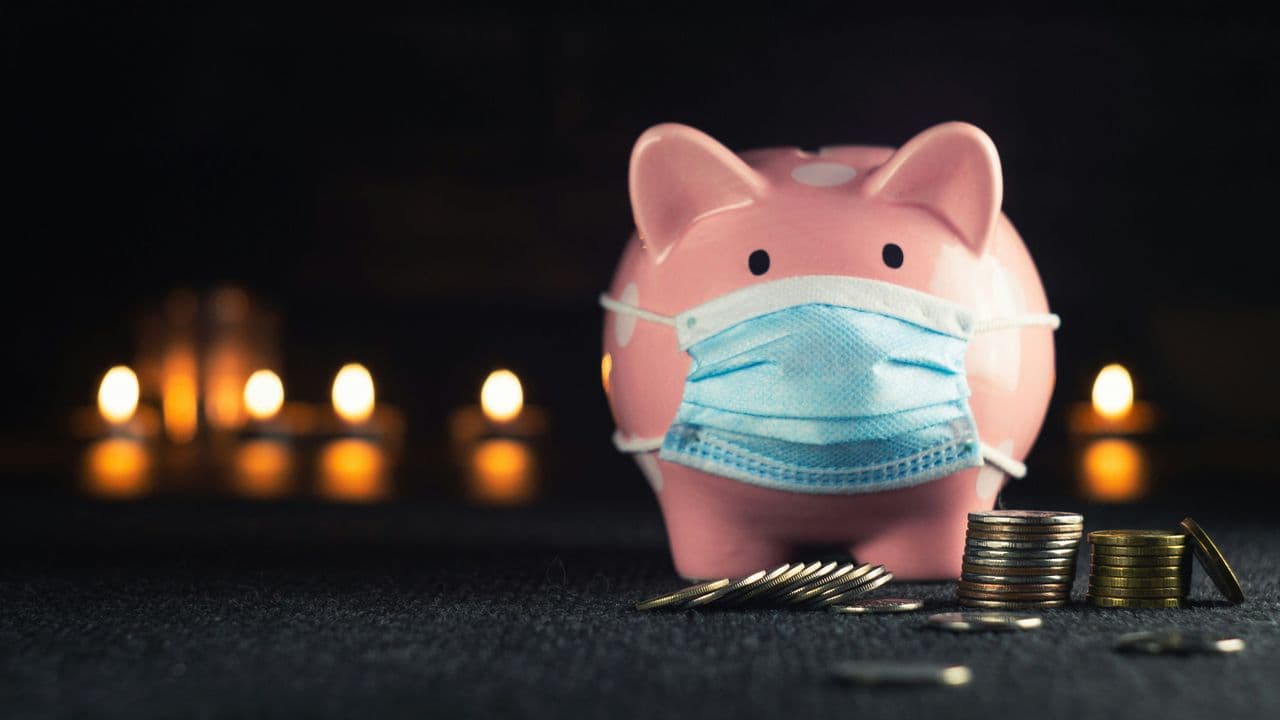 Hucha de ahorros con mascarilla