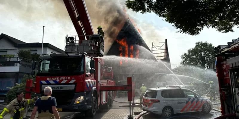 Incendio destruye una iglesia en Epe