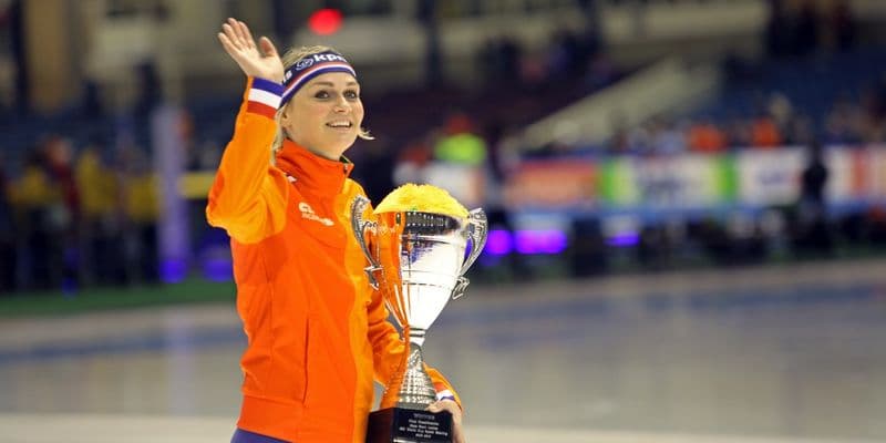 Irene Schouten conquista su tercer título mundial en una dramática salida masiva