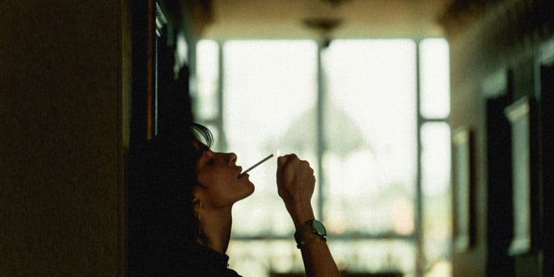 Psicólogos piden elevar edad mínima para comprar tabaco a 21 años