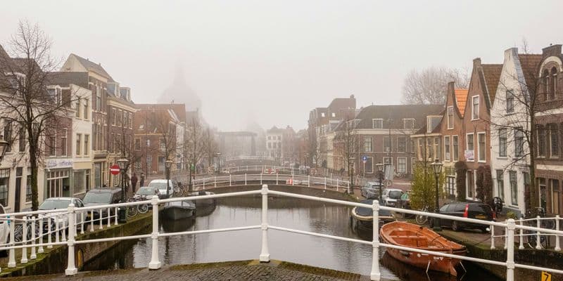 Leiden nublado