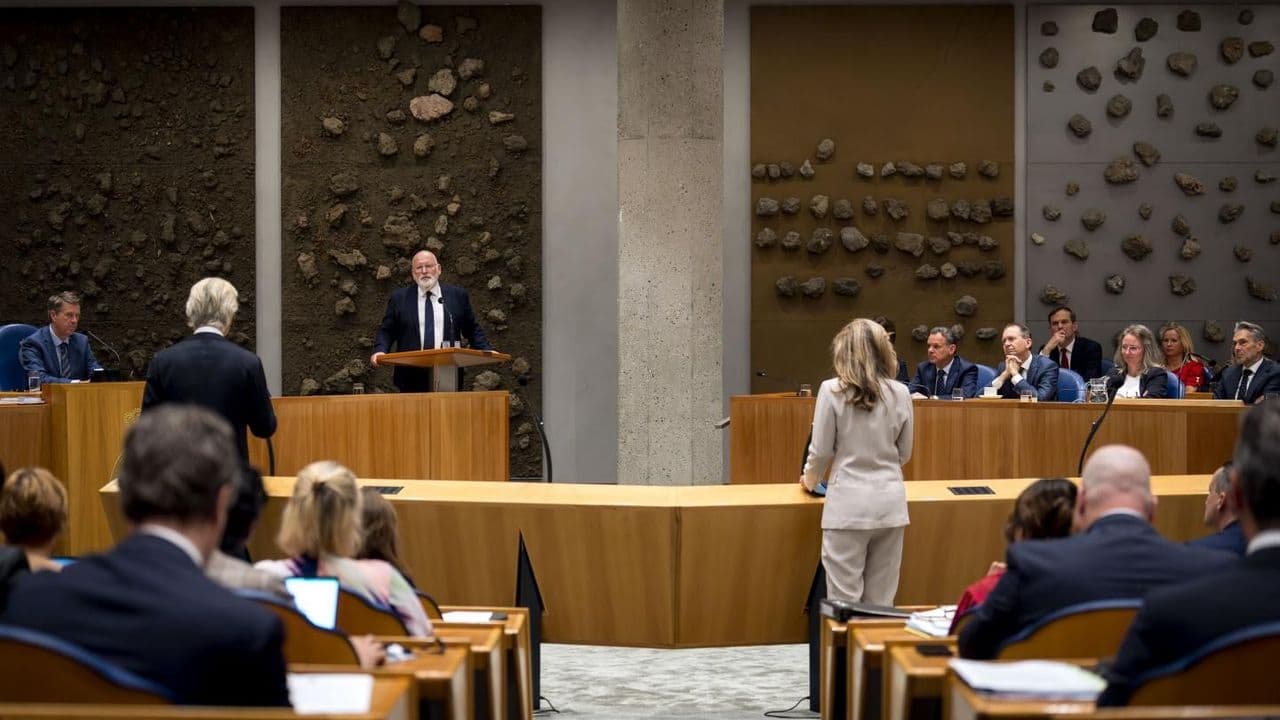 Ministros durante el debate parlamentario 2024