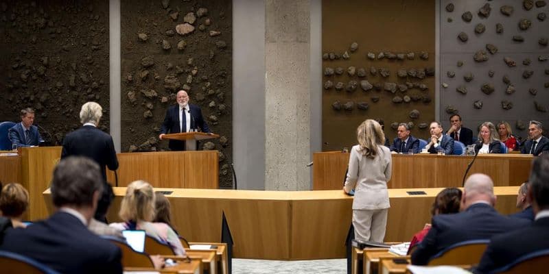 Ministros durante el debate parlamentario 2024