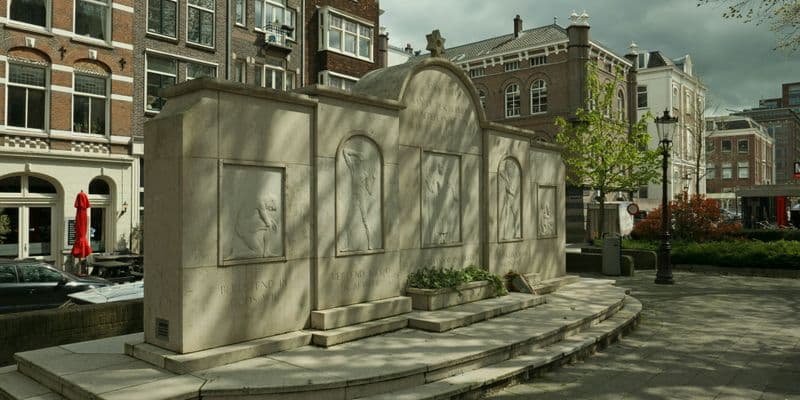 Monumento en honor a los Judíos en Ámsterdam