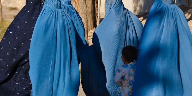 Holanda buscará procesar a talibanes por violaciones a los derechos de las mujeres