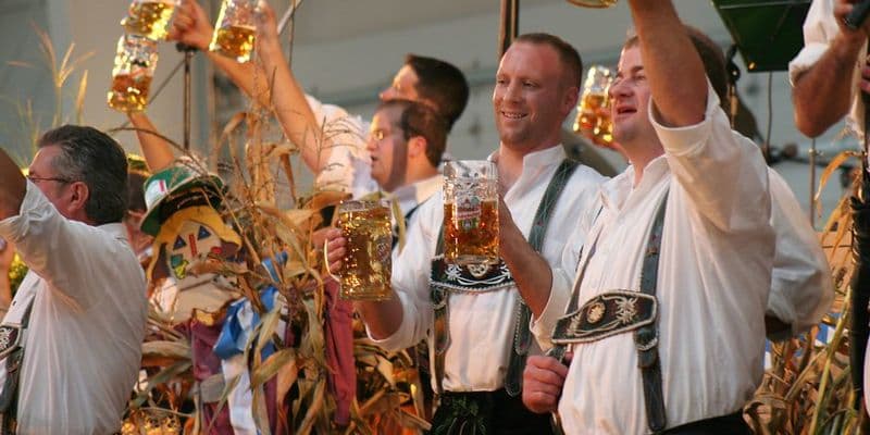 Miles de holandeses viajan a Oktoberfest