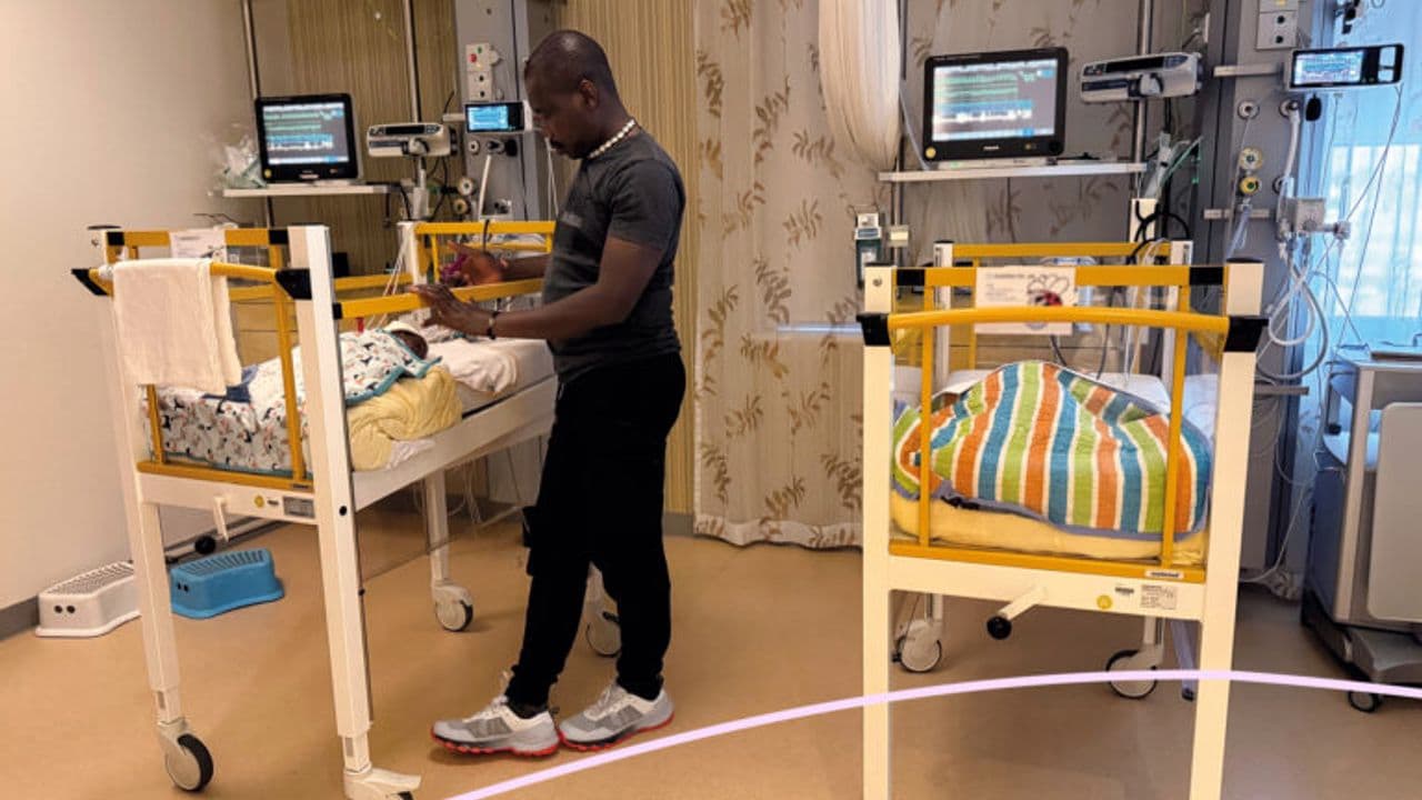 Padre de los cuatrillizos en el hospital MMC