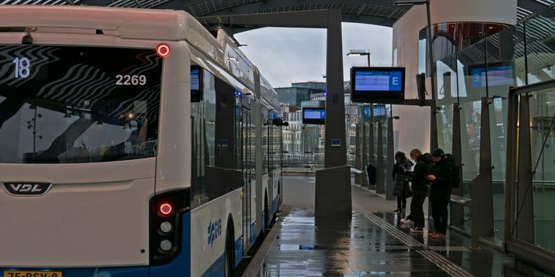 Parada de autobus en Ámsterdam