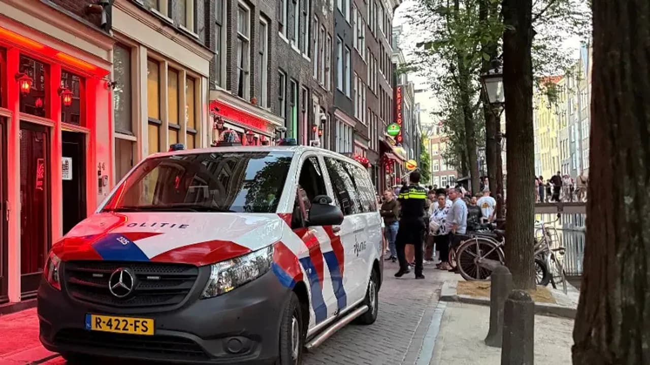 Policía en el Barrio Rojo de Ámsterdam