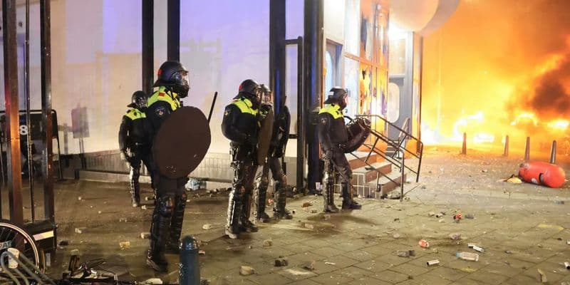 Policía en los disturbios de La Haya