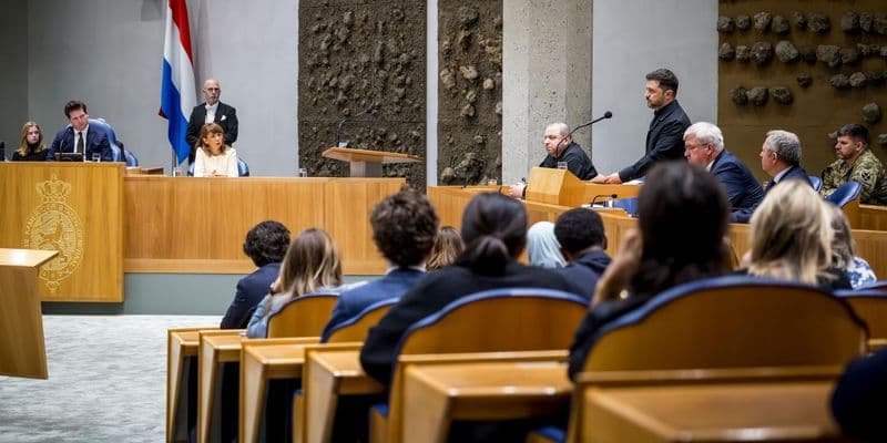 Zelenskyy en el Parlamento neerlandés: ''Rusia cuenta los dólares, no los muertos''