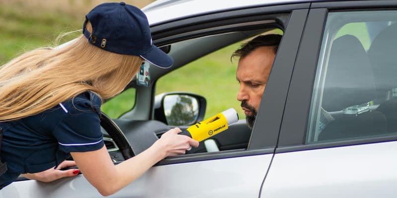 Estudio confirma que el alcoholímetro obligatorio de encendido reduce la reincidencia