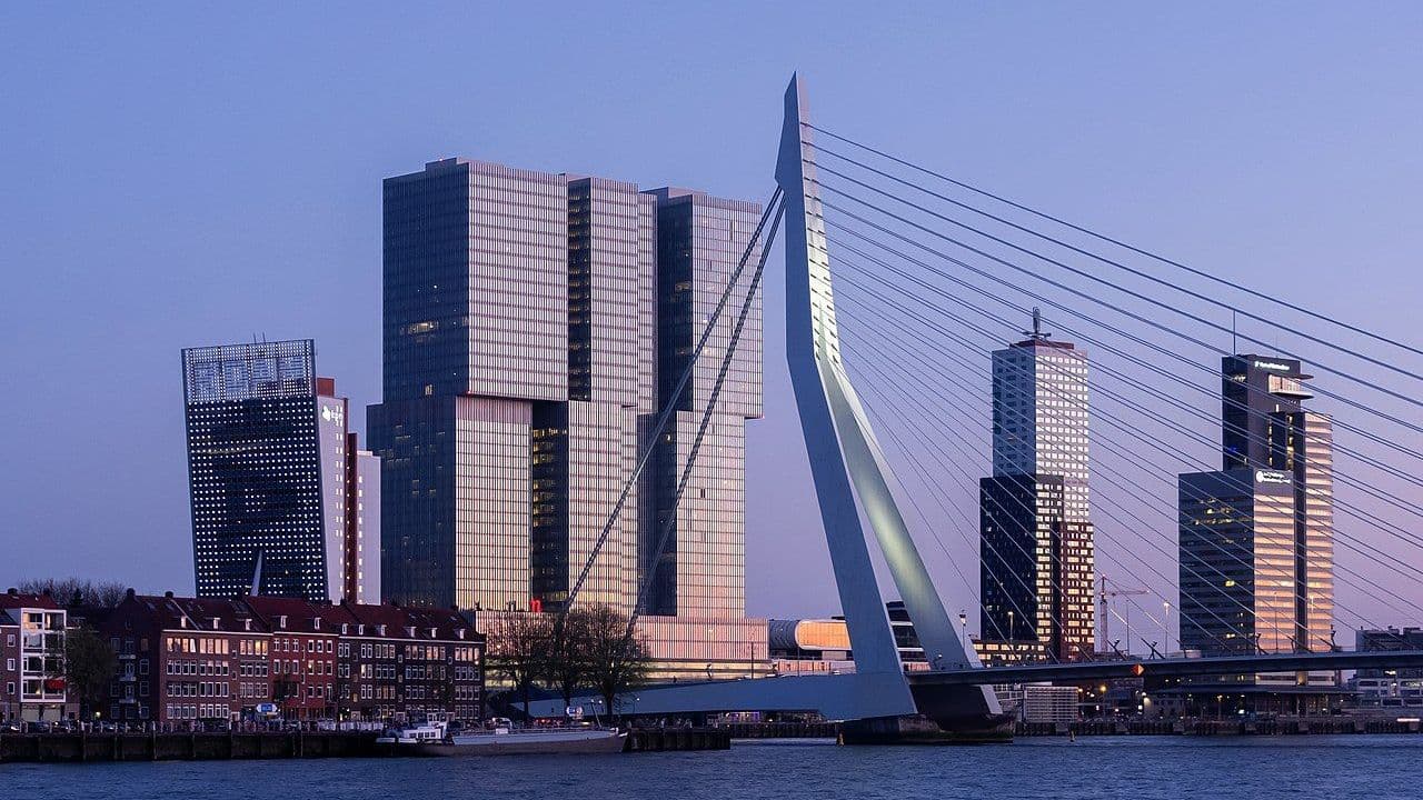 Puente Erasmusbrug en Róterdam