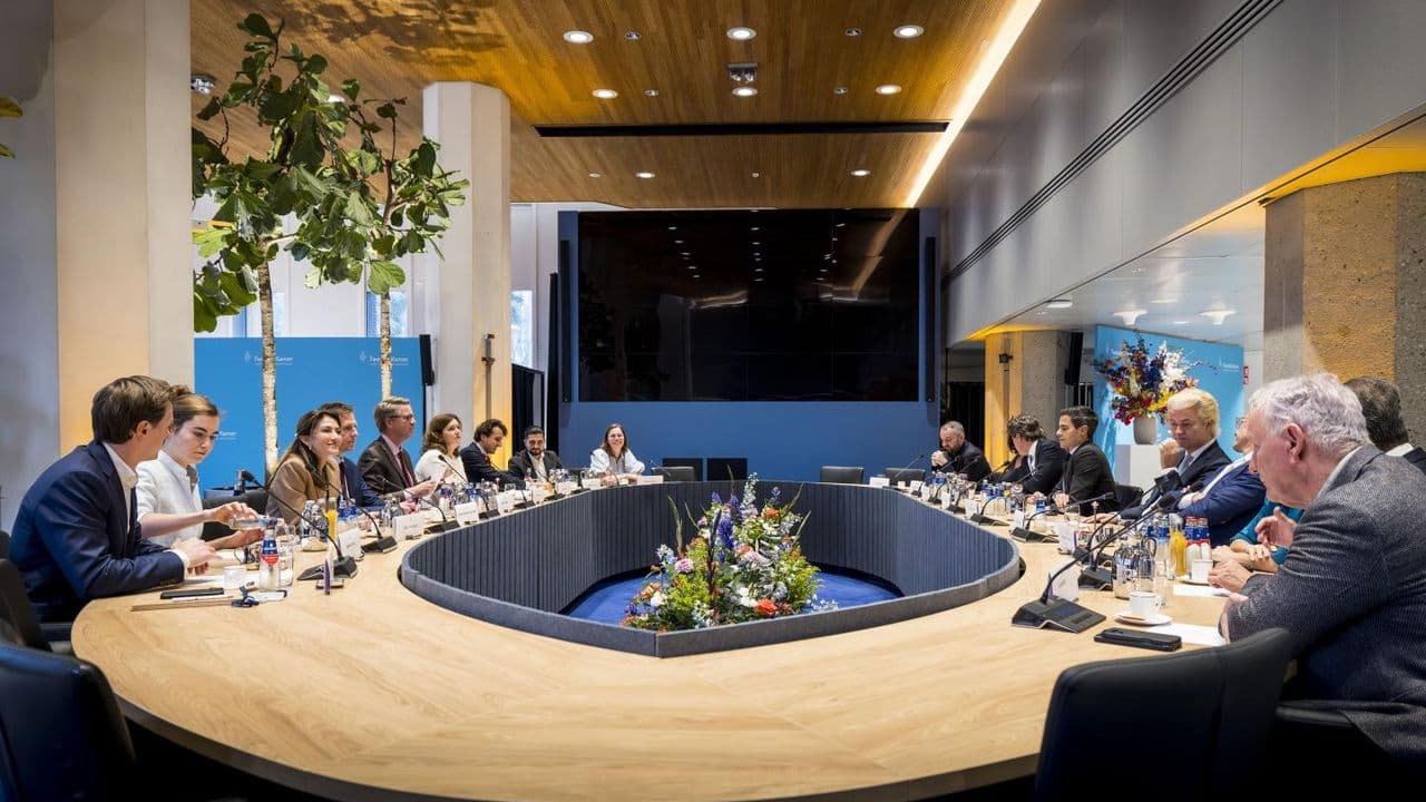 Recepción de los líderes políticos de los partidos elegidos el 29 de octubre