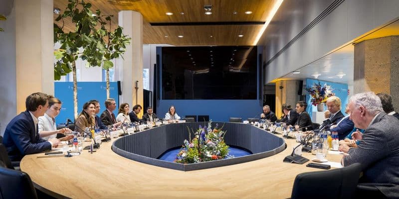 Recepción de los líderes políticos de los partidos elegidos el 29 de octubre