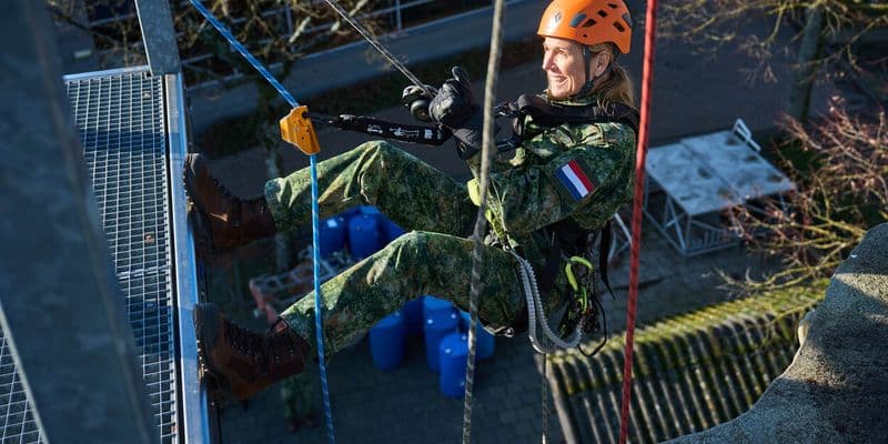 Reina Máxima en su entrenamiento como reservista en el Ejército Real de los Países Bajos