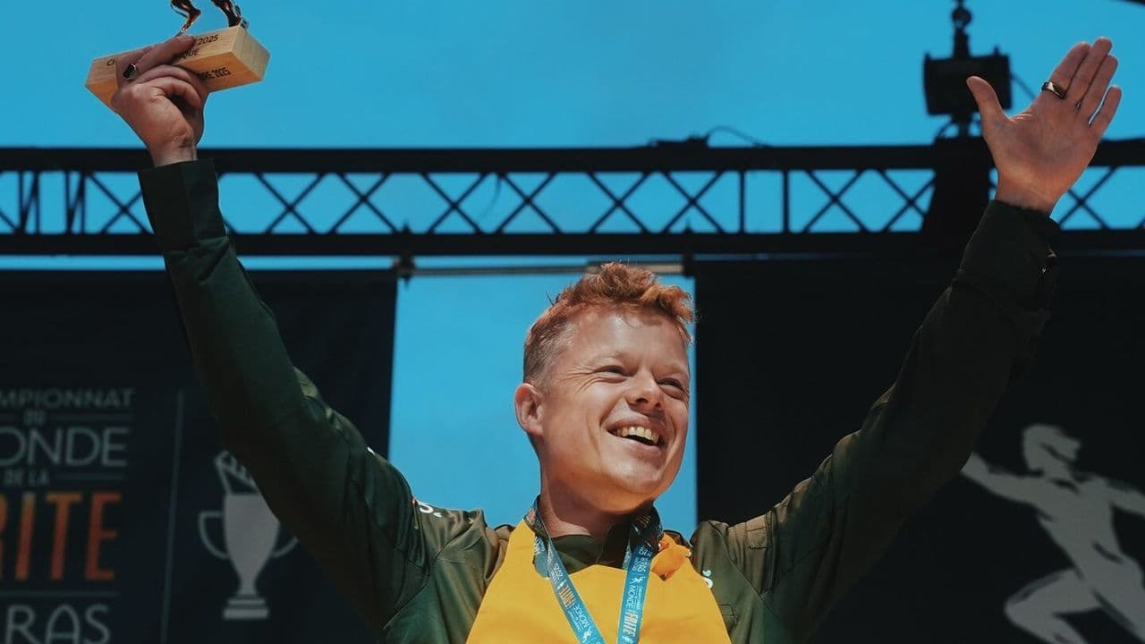 Siem van Bruggen celebrando su triunfo en Francia