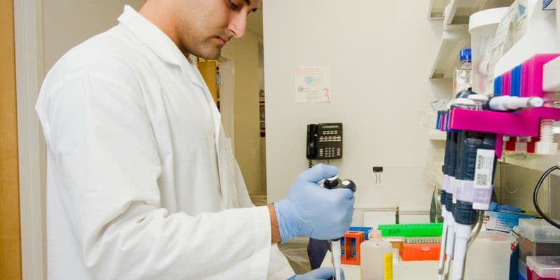 Conflicto entre médicos y farmacéuticas por costos de medicamentos contra el cáncer