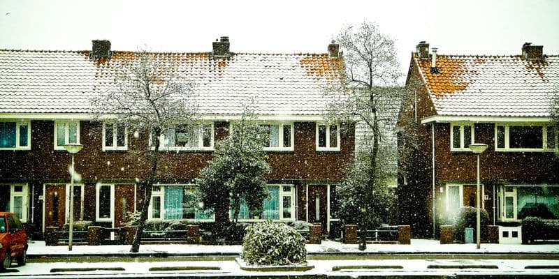 Vecindario en Delft bajo la nieve