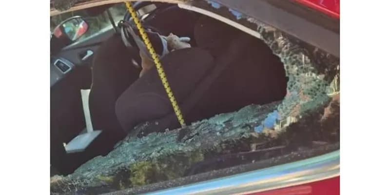 Policía rompe ventana de coche para rescatar a un bebé encerrado en Amersfoort