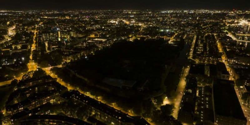 Vista aérea de Artis zoo en la oscuridad