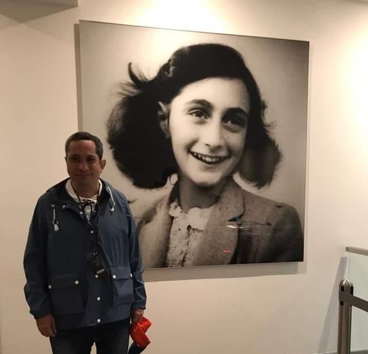 David en la casa de Anne Frank en Ámsterdam